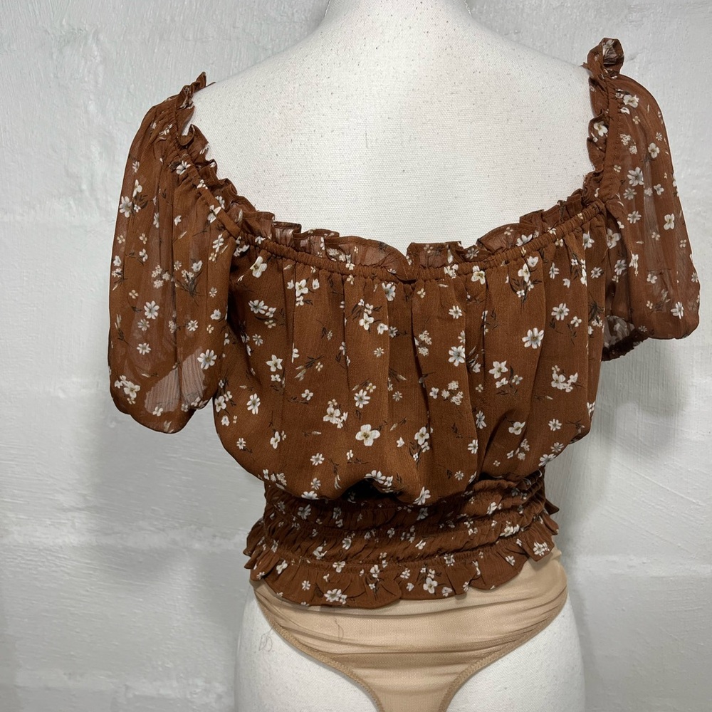 ASTR THE LABEL DITZY FLORAL BODYSUIT - Picture 13 of 15